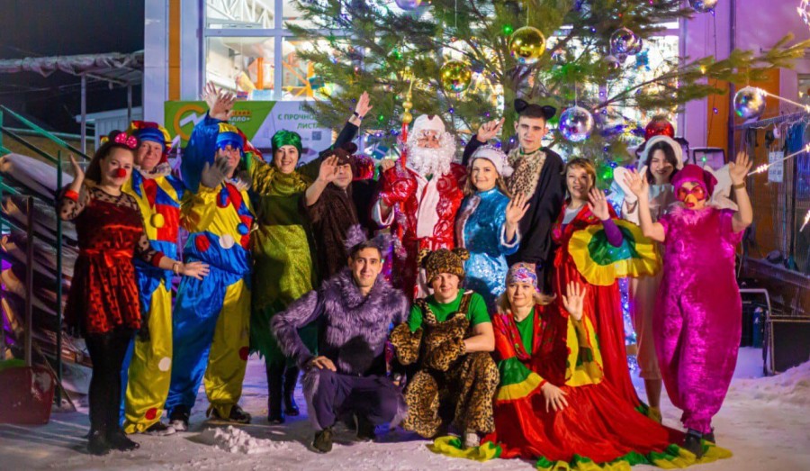 Магазин СТРОЙБАТ сегодня принял участие в муниципальном конкурсе-смотре на лучшее новогоднее оформление.