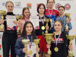 Каменские девушки привезли 3 из 8 золотых медалей по боксу