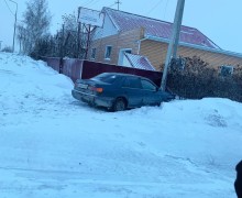 В Камне-на-Оби Toyota влетела в столб