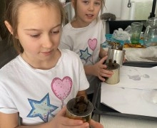 Школьники Барнаула помогают участникам спецоперации словом и делом.