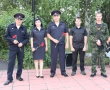 В Камне-на-Оби полицейские и общественники присоединились к Международной акции «Огненные картины войны», посвящённой Дню памяти и скорби