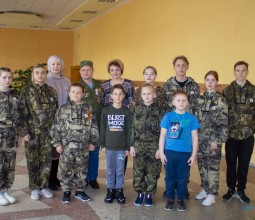 Каменские волонтеры Весточки из дома - С заботой о солдате поблагодарили юных патриотов за участие в благотворительном концерте