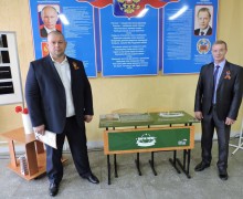 Парта героя появилась в Камне-на-Оби