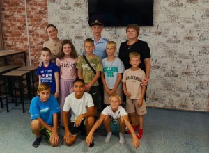 В ОффлайнДвиж прошла правовая и интернет‑безопасная беседа для подростков с инспектором ПДН и членом Общественного совета