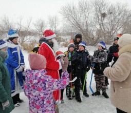 В Камне-на-Оби Новогодние каникулы продолжаются у детей улиц Урожайная и Сельскохозяйственная