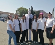 Сотрудники Госавтоинспекции и волонтеры в день защиты детей провели веселые старты «Лето классное – лето безопасное»