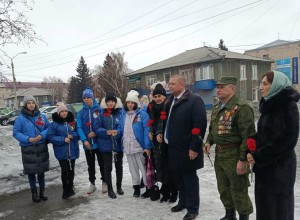 Молодогвардейцы почтили память погибших в годы Великой Отечественной войны и в период специальной военной операции