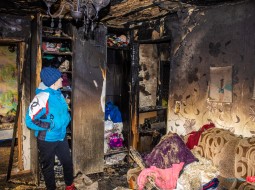 В Камне-на-Оби 8 летняя девочка спасла младшую сестру из огня