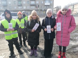 Юные инспекторы движения г. Камень-на-Оби  провели акцию «Каникулы без ДТП»