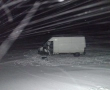 Сотрудники Каменской Госавтоинспекции проводят проверку по факту ДТП с участием малолетнего пассажира