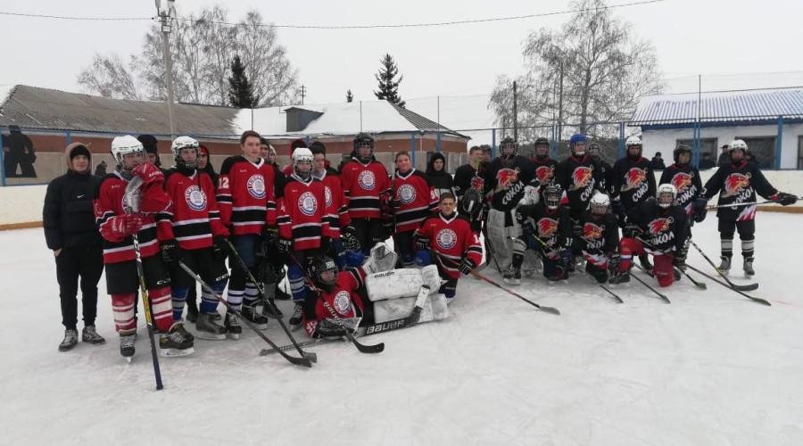 Команда из Камня-на-Оби заняла первое место в турнире по хоккею на кубок Тюменцевского сельсовета