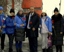 Молодогвардейцы почтили память погибших в годы Великой Отечественной войны и в период специальной военной операции