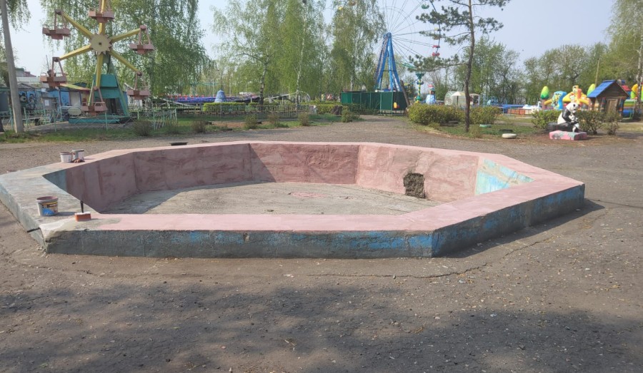 В городском парке культуры и отдыха города Камень-на-Оби начались  работы по восстановлению популярного фонтана.