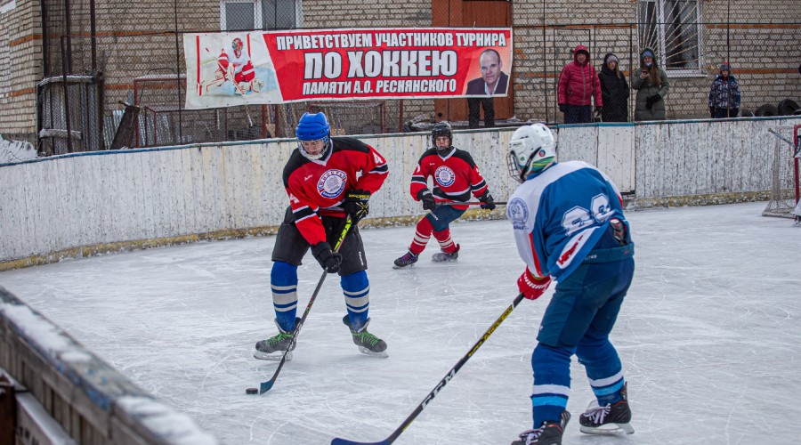В Камне-на-Оби прошёл традиционный турнир по хоккею памяти Андрея Реснянского
