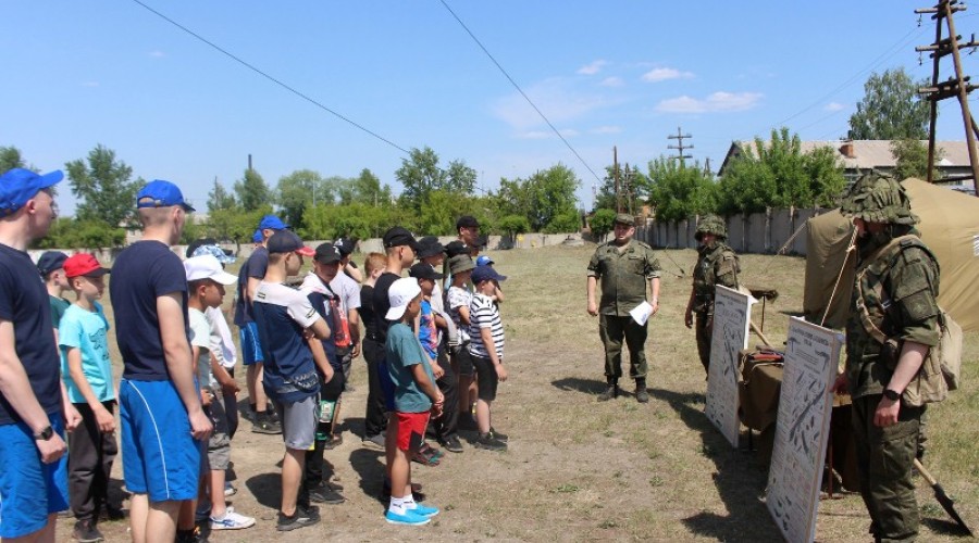 В Камне-на-Оби полицейские, военнослужащие и общественники провели для подростков игру «Зарница»