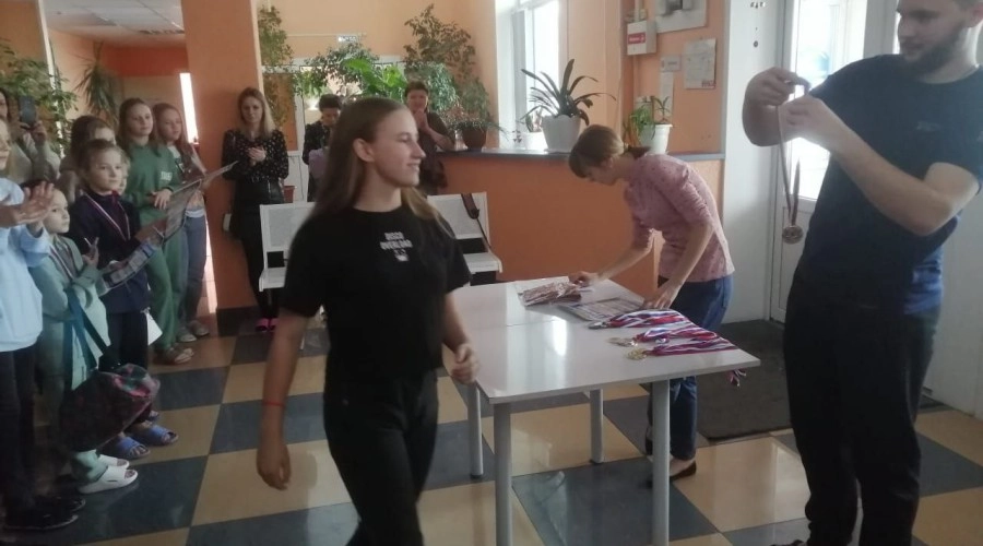 В бассейне «Аквамарин» города Камень-на-Оби прошли соревнования по плаванию в честь Дня защитника Отечества
