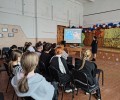 Сотрудники  Каменской Госавтоинспекции  провели урок безопасности на тему: «Засветись!»