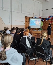 Сотрудники  Каменской Госавтоинспекции  провели урок безопасности на тему: «Засветись!»