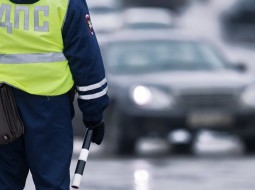 Сотрудники Каменской Госавтоинспекции проводят проверку по факту ДТП с участием несовершеннолетнего пассажира