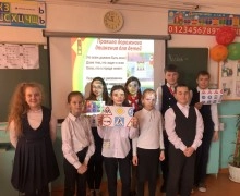 Юные инспекторы движения призвали школьников к внимательности на дороге