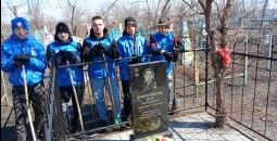 Молодогвардейцы Каменского отделения Единой России при поддержке депутата привели в порядок могилы героев Великой Отечественной войны