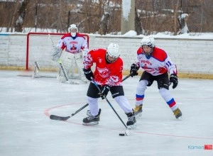 НОВОГОДНИЙ ХОККЕЙ прошёл в Камне-на-Оби