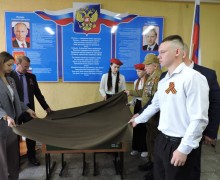 Парта героя появилась в Камне-на-Оби