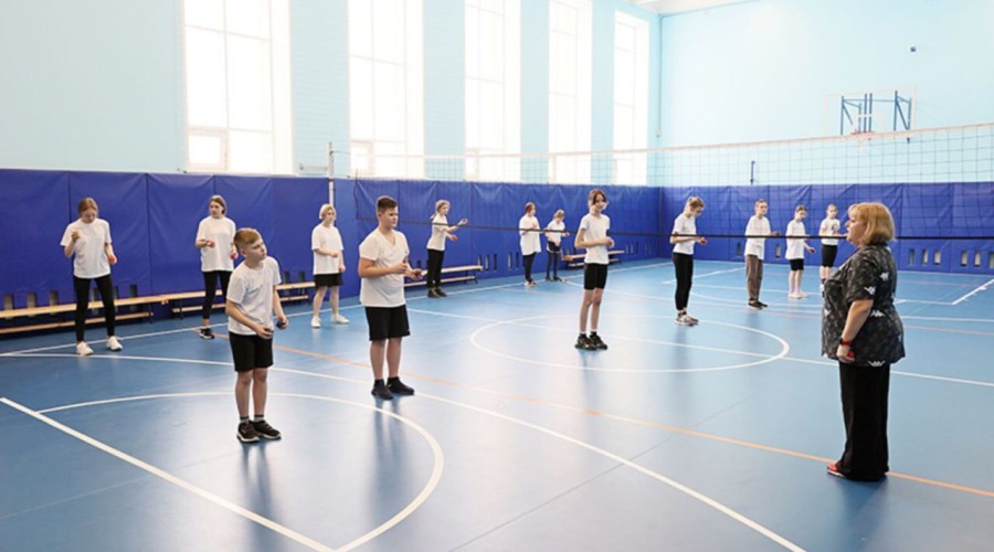 Дети 8 алтайских школ будут заниматься спортом в обновлённых залах