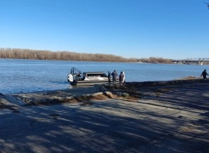 В Камне-на-Оби сегодня проходят тестовые заезды на аэролодке «Север 750К Лонг» — технологичная новинка в деле межсезонных перевозок!