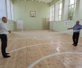 Депутат АКЗС Дмитрий Беляев приобрел защитные сетки на окна спортивного зала Прыганской СОШ