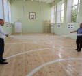 Депутат АКЗС Дмитрий Беляев приобрел защитные сетки на окна спортивного зала Прыганской СОШ