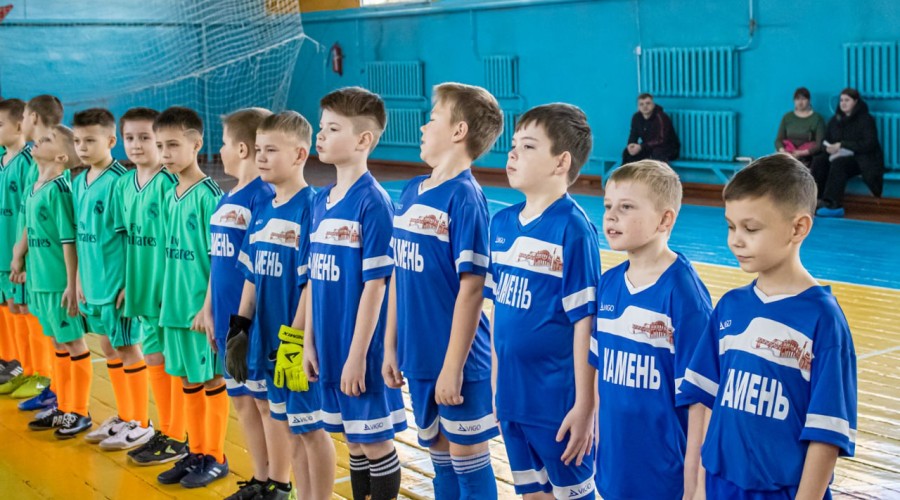 Каменский педагогический колледж принял в стенах своего спортзала юных футболистов