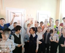 Юные инспекторы движения призвали школьников к внимательности на дороге